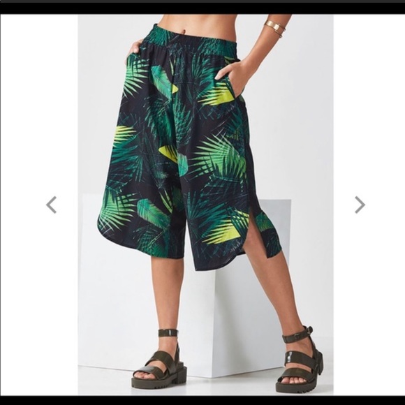 Rainforest print Gaucho & Sport Bra Set - Picture 2 of 6